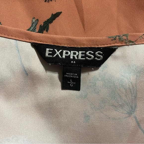 Express Pink Floral Cuffed Sleeve V Neck Blouse Top - Picture 4 of 5